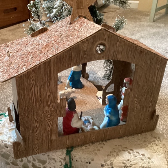 Antique/vintage cardboard fold-up nativity stable, attached blow mold characters - Picture 7 of 7